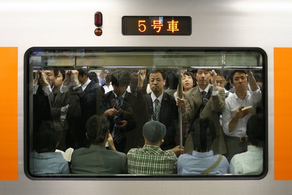 tokyo-subway-pushers-12